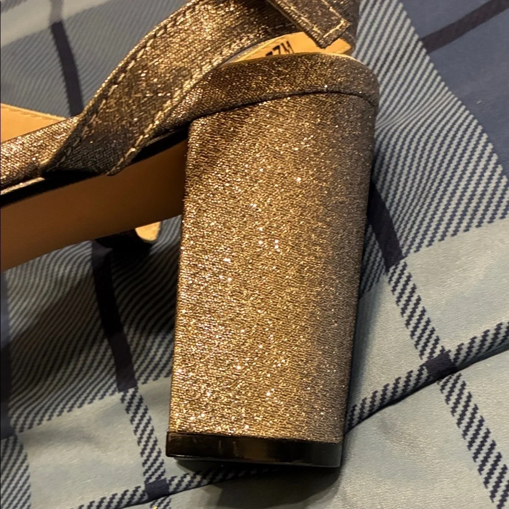 New Benjamin Walk Touch Ups Glittering Gold Strappy Heels size 11